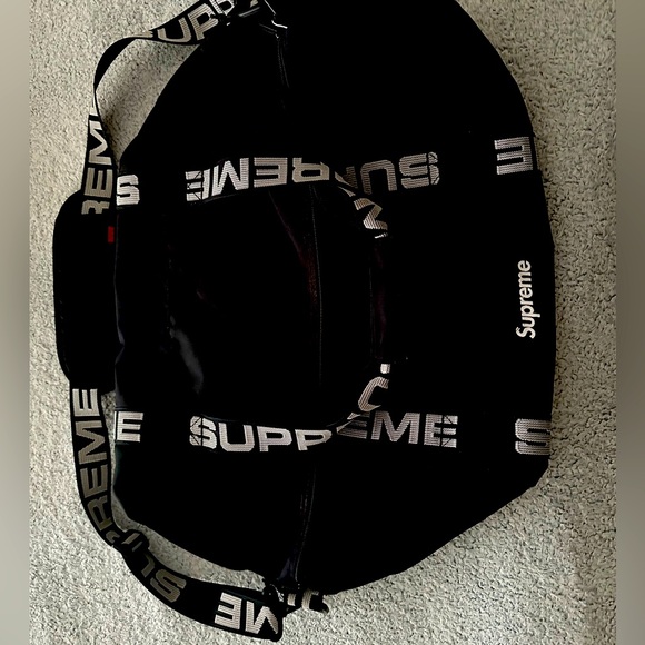 Supreme Duffel bag SS18 - Picture 2 of 3
